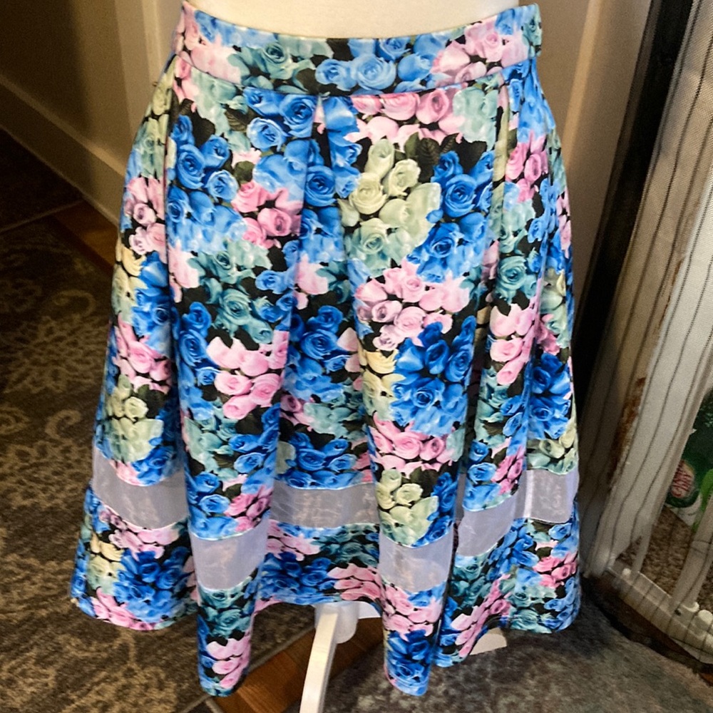 Say What polyester/ spandex Rose and tulle pleated skirt size XL